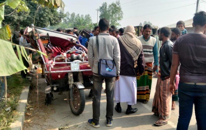 কুড়িগ্রামে সড়ক দুর্ঘটনায় মা-মেয়ে নিহত, আহত ৪